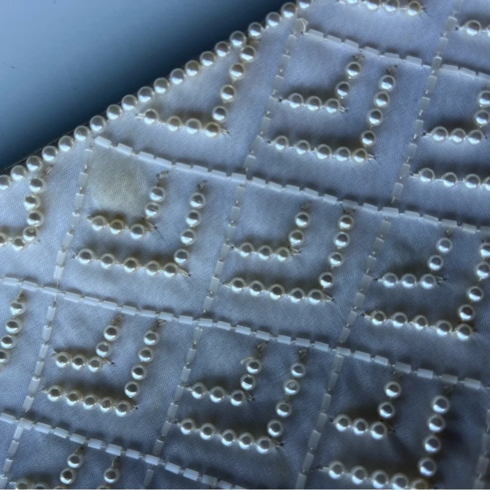 VINTAGE Pearl-Embellished Clutch … contents included - Picture 3 of 5